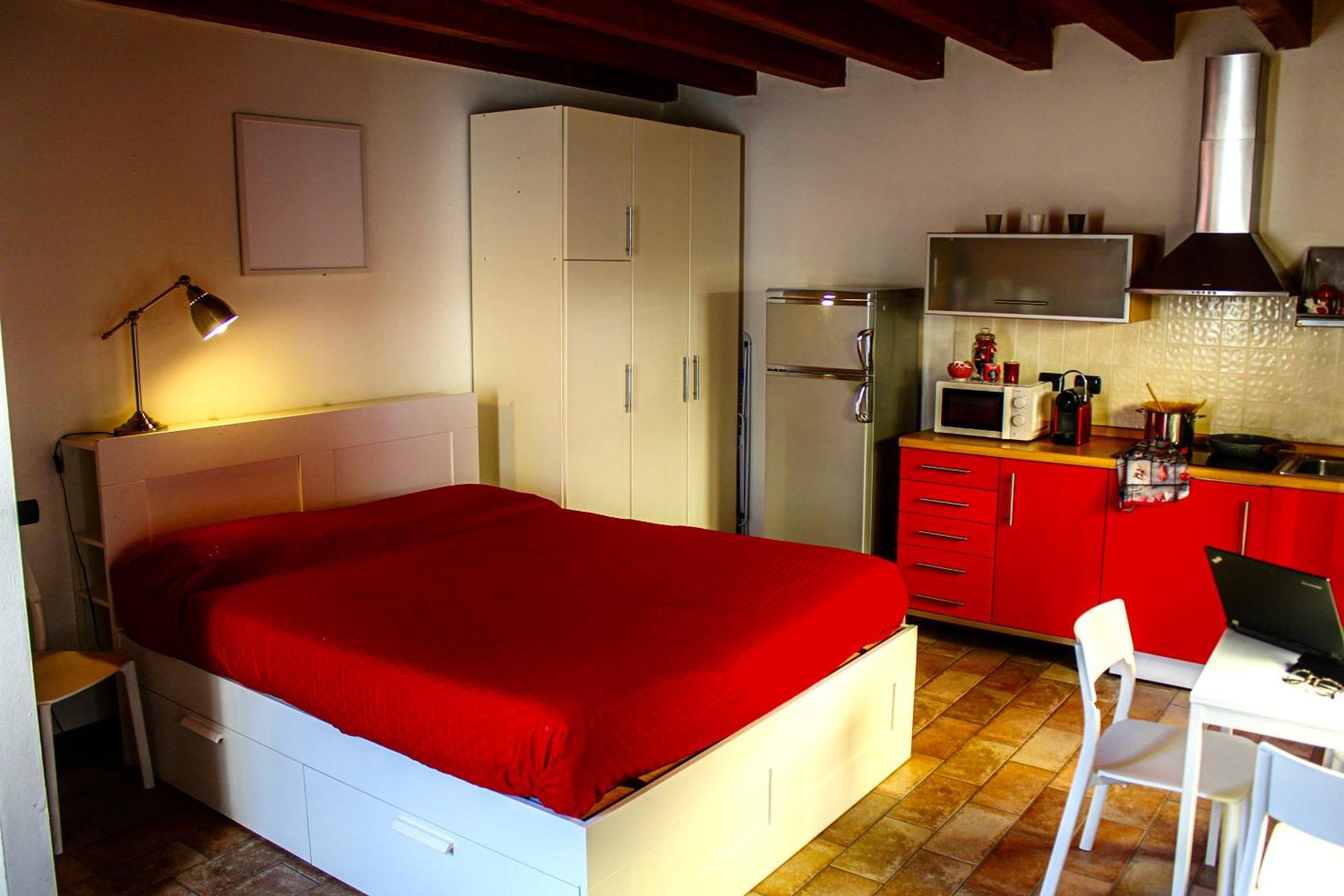 Easy Airport Private Parking Apartment